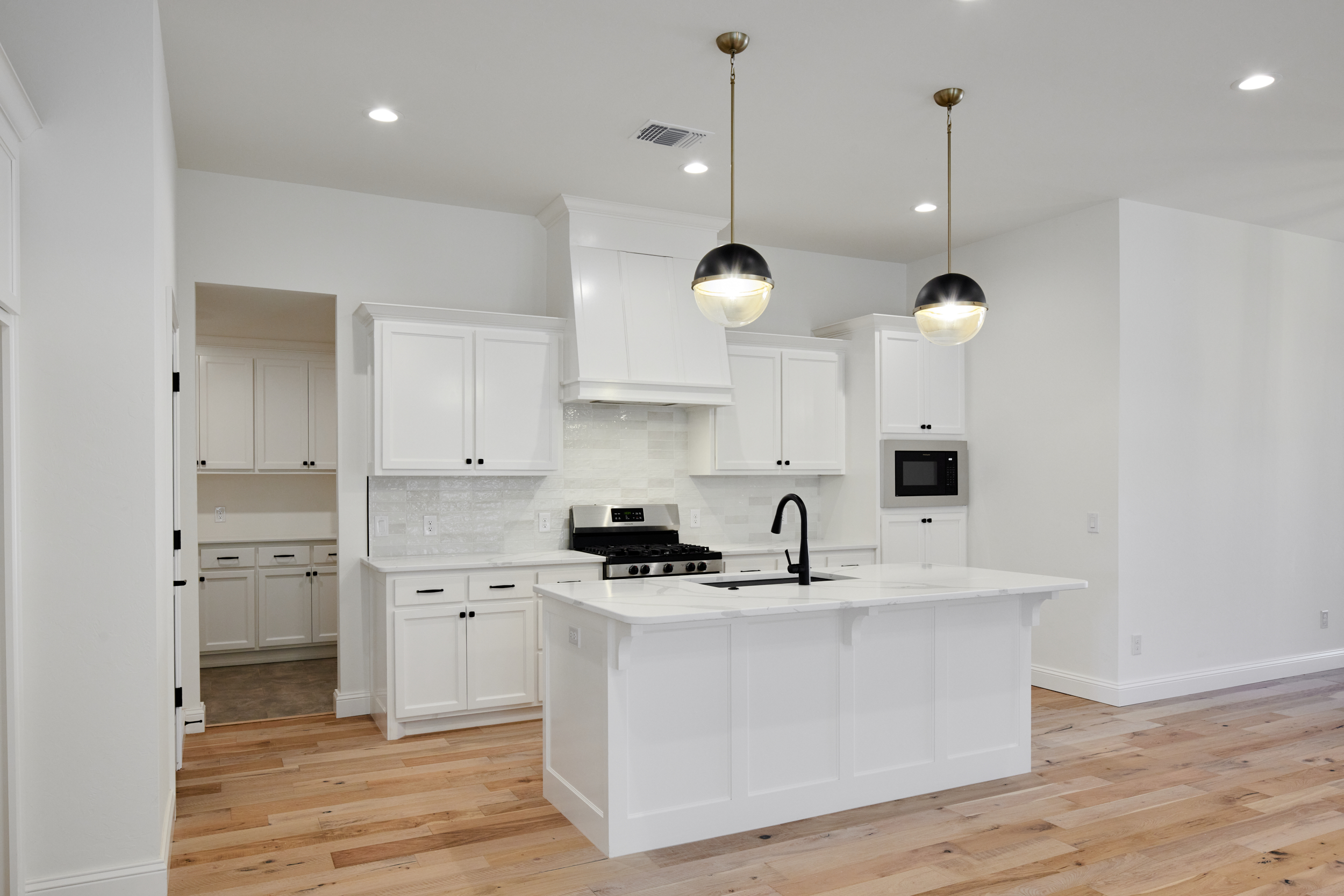White color modular kitchen for home at Norman, OK