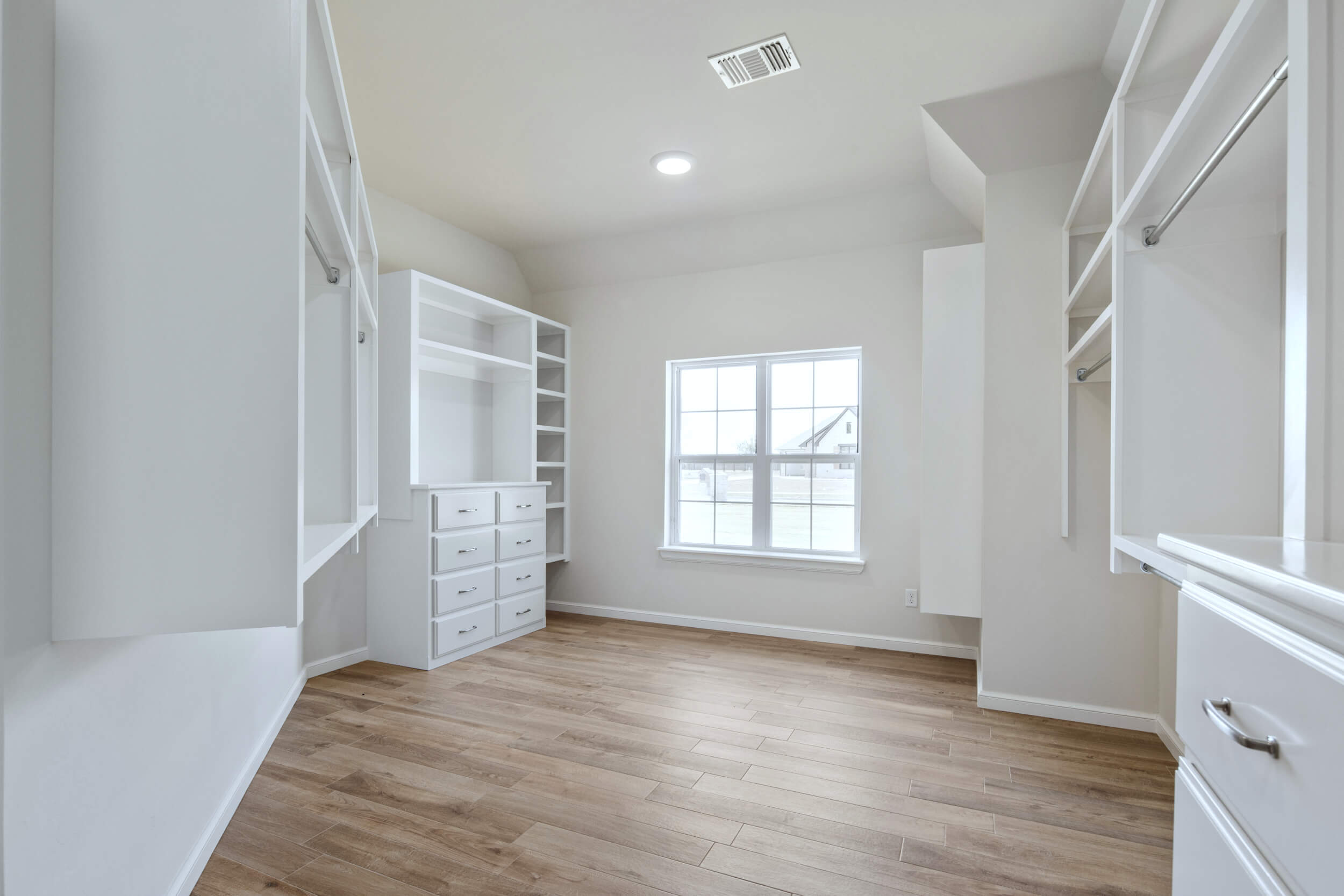 Spacious walk‑in closet with shelves to organize belongings in the Oklahoma City metro area