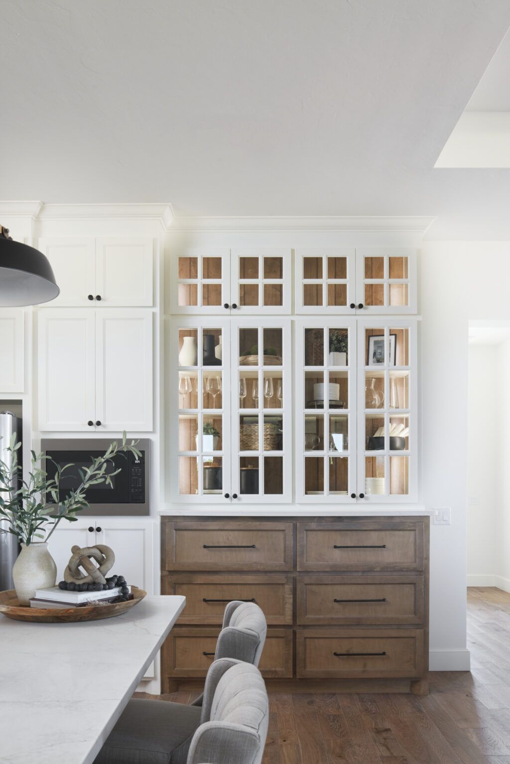 Cozy kitchen with table and chairs from our Gallery of Beautiful Homes in Oklahoma City