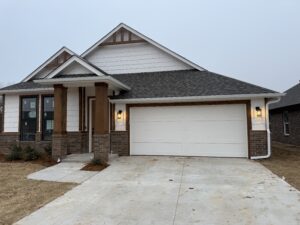 Residential house, quick to move in, located at 305 Carat Drive, Yukon, OK